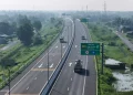 Cao tốc Bến Lức - Long Thành với cảnh đường giao thông hiện đại và thiên nhiên xung quanh.
