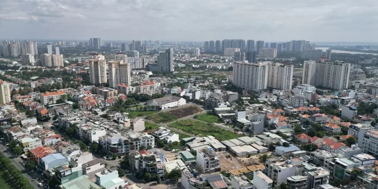 Ngân hàng đã “bơm” hơn 4 triệu tỷ đồng vào thị trường bất động sản: Diễn biến và Thách thức 2025 - BĐS Đô Thị